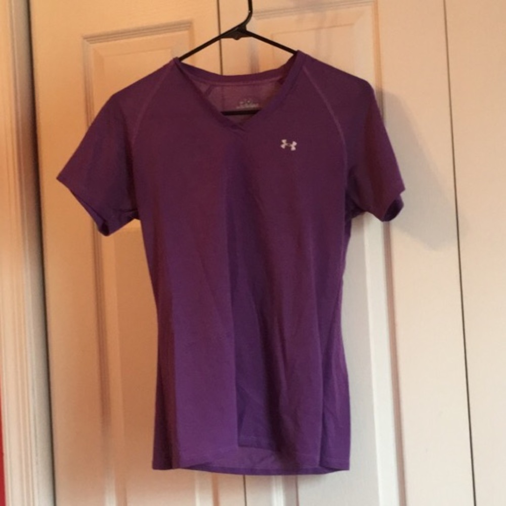 Women’s Under Armour V-neck shirt